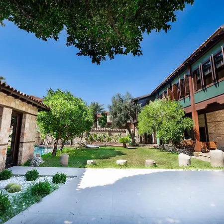 House 5 فندق